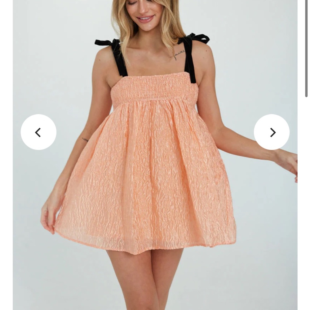 Klesis Madi Textured Satin Tie Strap Babydoll Dress peach & black size small